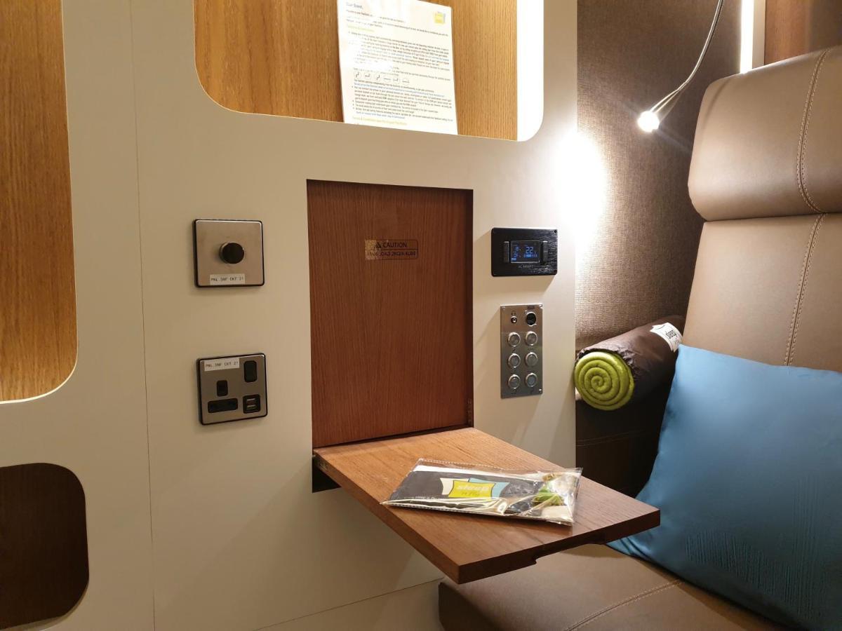 Готель Sleep 'N Fly Sleep Lounge, B-Gates Terminal 3 - Transit Only Дубай Екстер'єр фото