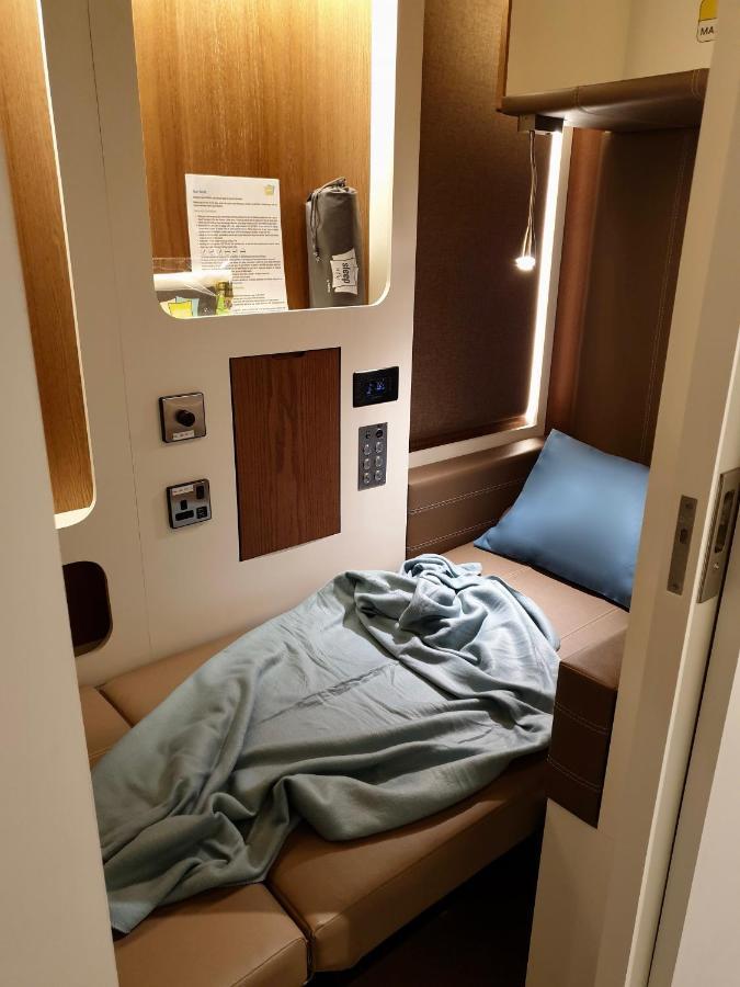 Готель Sleep 'N Fly Sleep Lounge, B-Gates Terminal 3 - Transit Only Дубай Екстер'єр фото